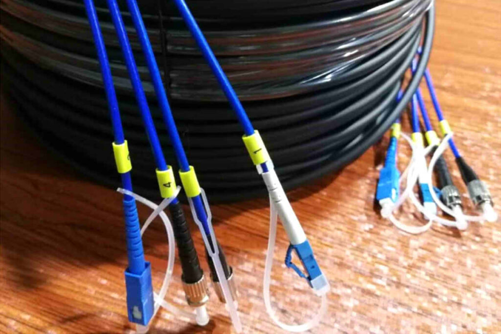 Cables de fibra óptica preconectorizados