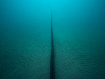 Fibra óptica bajo el mar