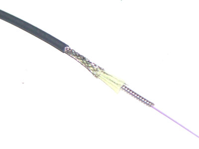 Cable armado de fibra óptica