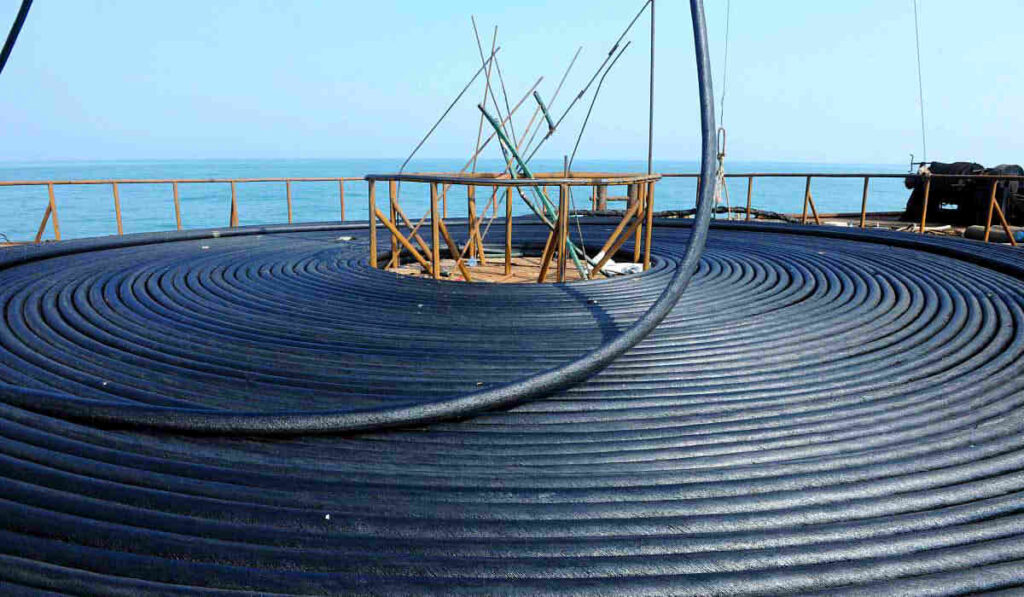 Cables submarinos en barco